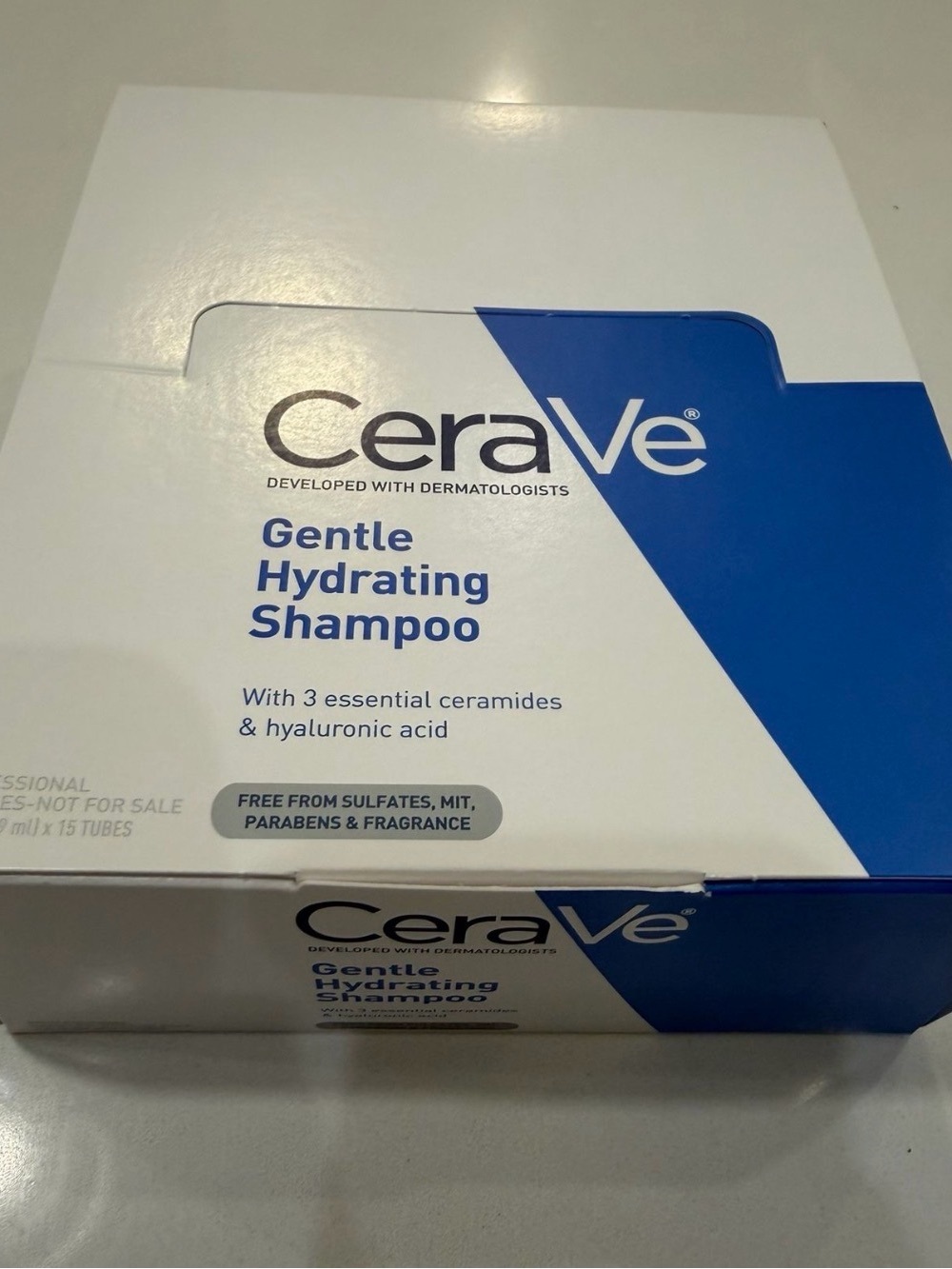 CeraVe Gentle Hydrating Shampoo - Blue & White